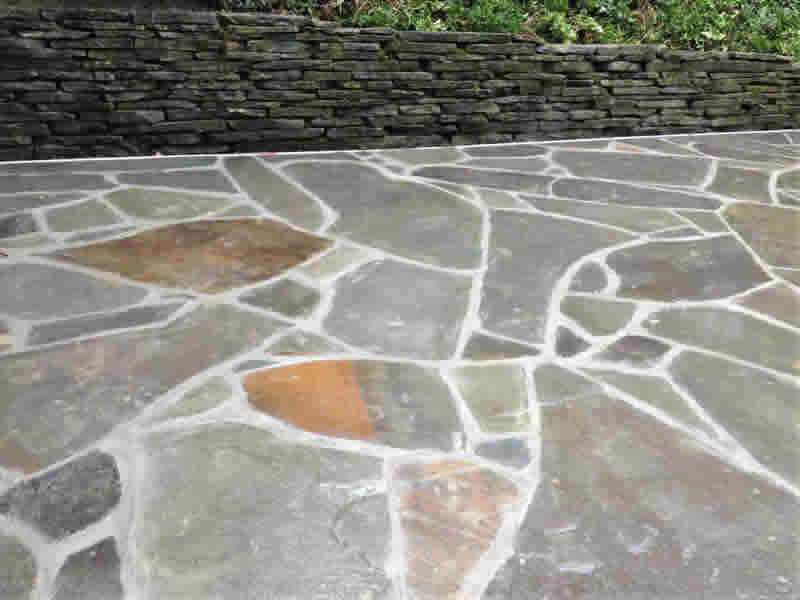 Royal Oak, MI Stone Retaining Wall and Patio